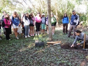 Estância Mimosa Ecoturismo e IASB realizam roteiro ambiental com alunos de SP