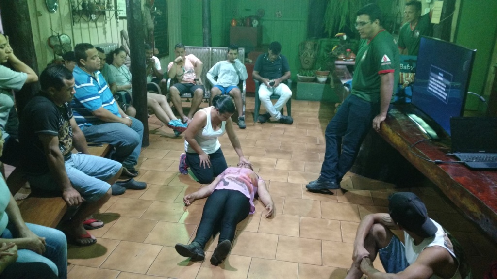 Colaboradores da Estância Mimosa participam de curso de primeiros socorros.