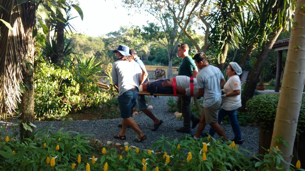 Colaboradores da Estância Mimosa participam de curso de primeiros socorros.