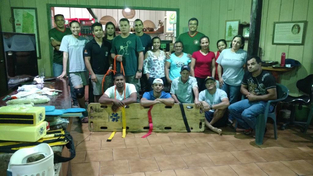 Colaboradores da Estância Mimosa participam de curso de primeiros socorros.