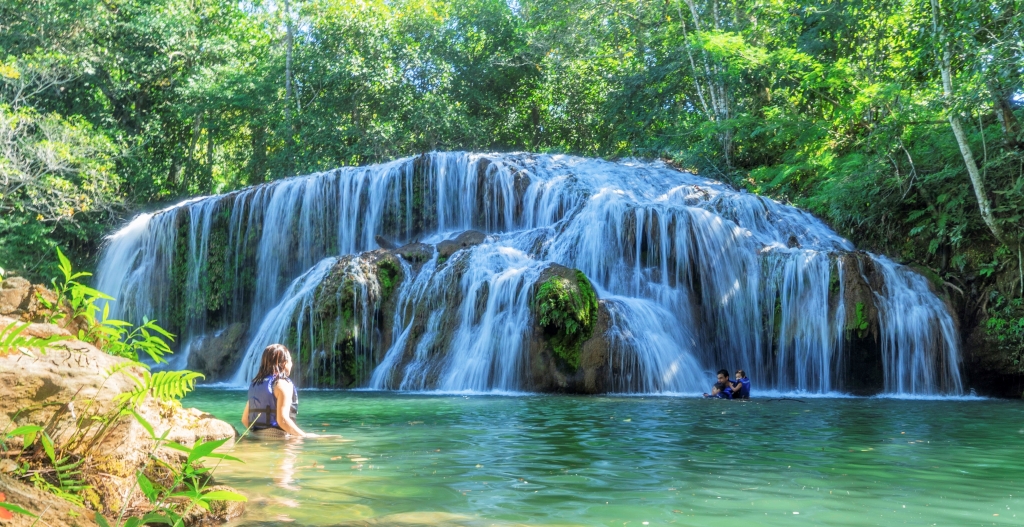 Família nas cachoeiras da Estância Mimosa em Bonito MS