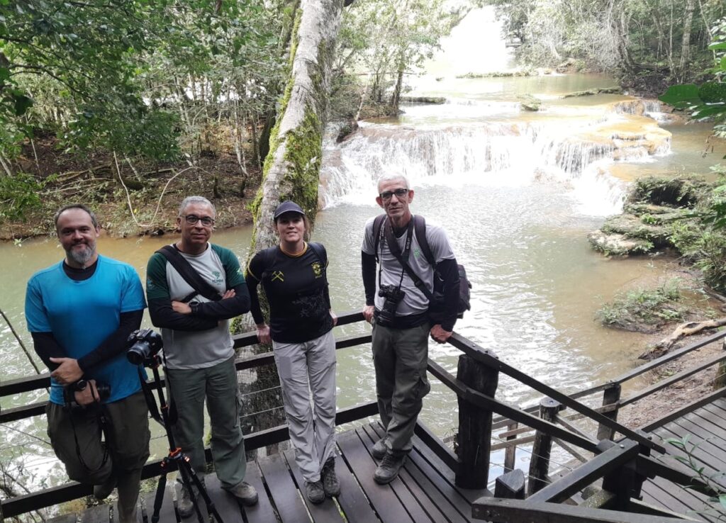 Pesquisadores d CECAV e ICMBio nas cachoeiras da Estância Mimosa em Bonito MS.