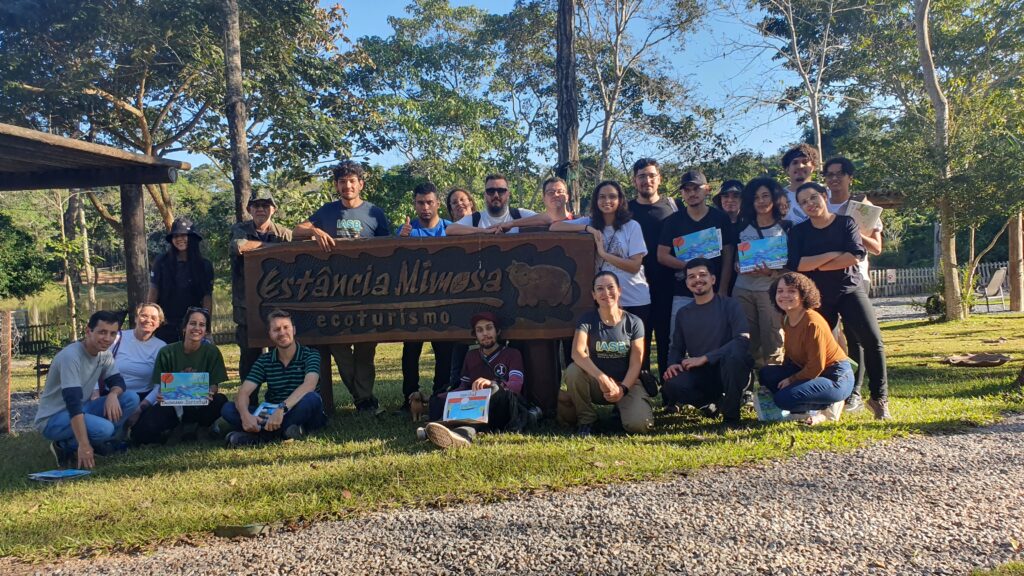 Acadêmicos de Geografia durante visita técnica na Estância Mimosa em Bonito MS