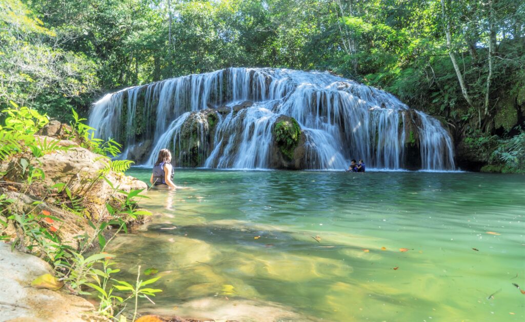 Cachoeiras são atrações da Estância Mimosa, passeio de ecoturismo em Bonito (MS).