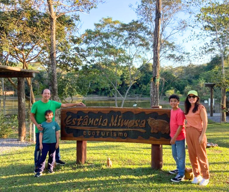 Chef André Saburó e família na Estância Mimosa em Bonito MS