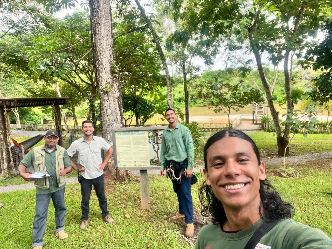 Estância Mimosa recebe visita do Instituto Arara Azul